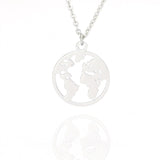 collier avec pendentif globe-terrestre minimaliste