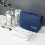 trousse de toilette voyage a suspendre travelbasics bleu marine