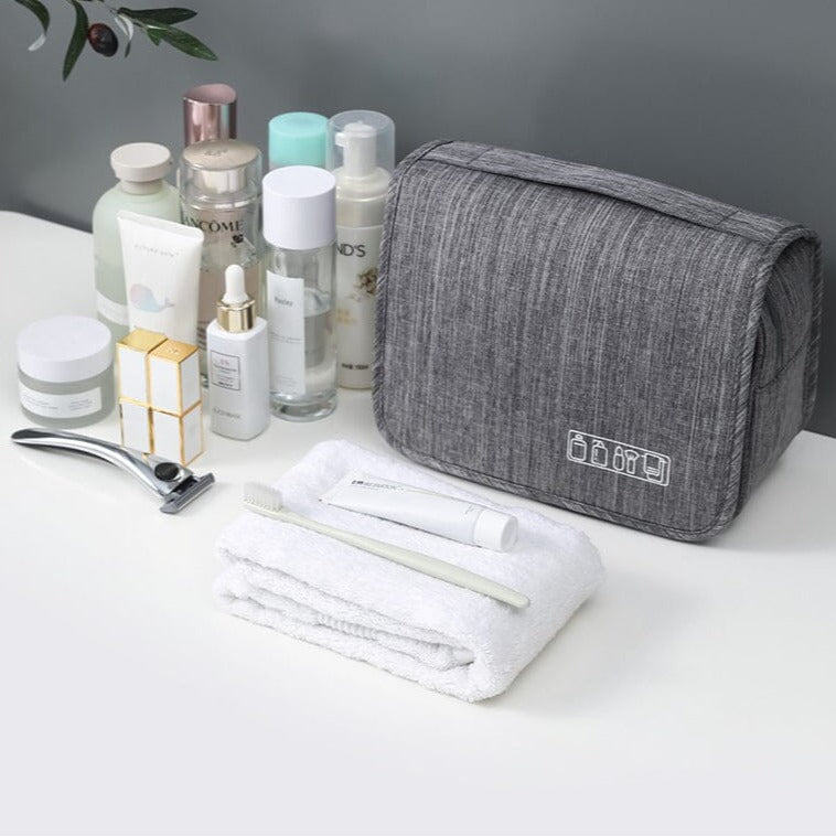 trousse de toilette de voyage a suspendre travelbasics grise